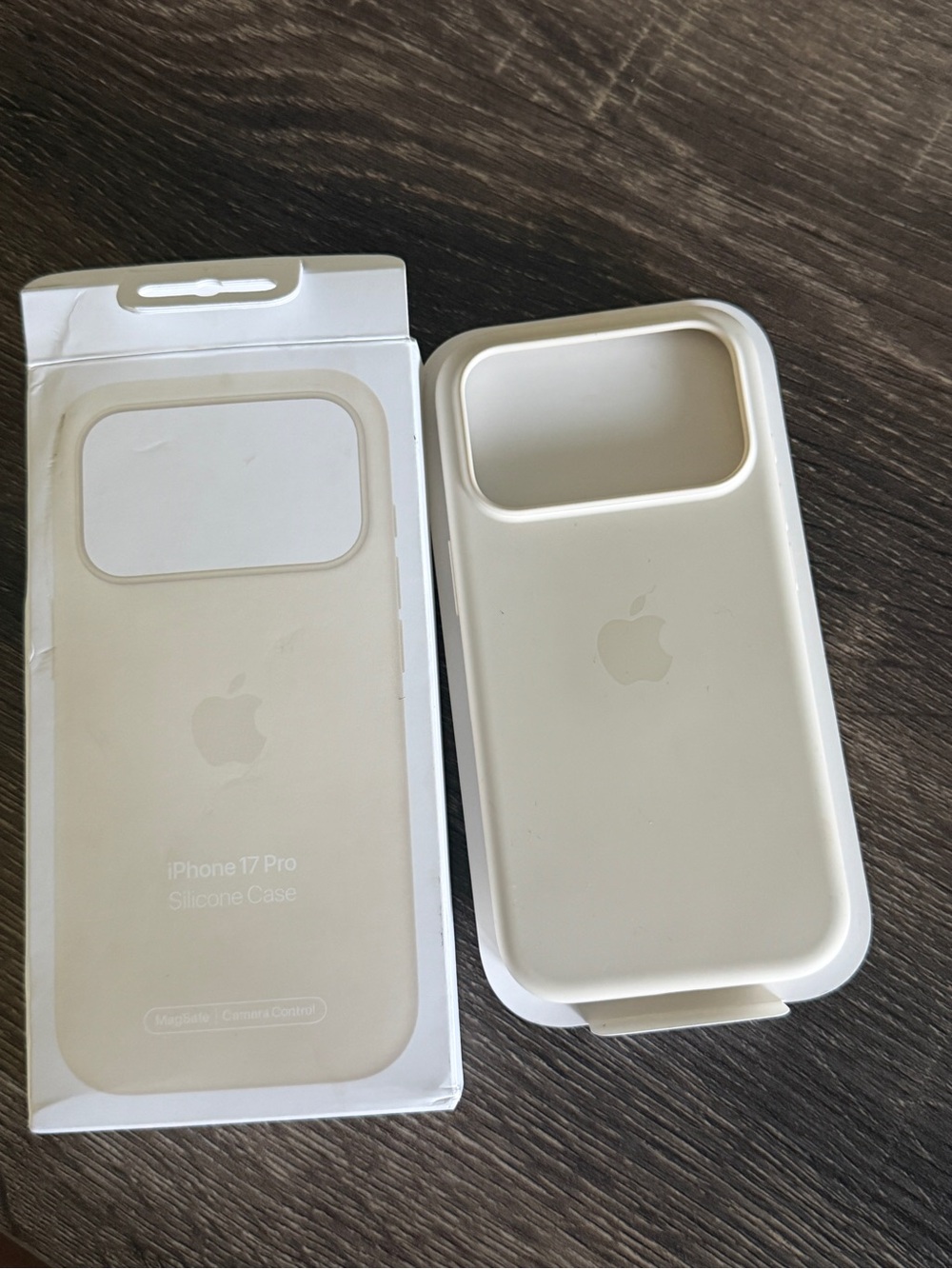 Apple Silicone Case for iPhone 17 Pro - Cream/Off-White